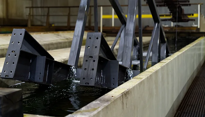 Hot-dip galvanizing – Steel part being removed from the acid bath