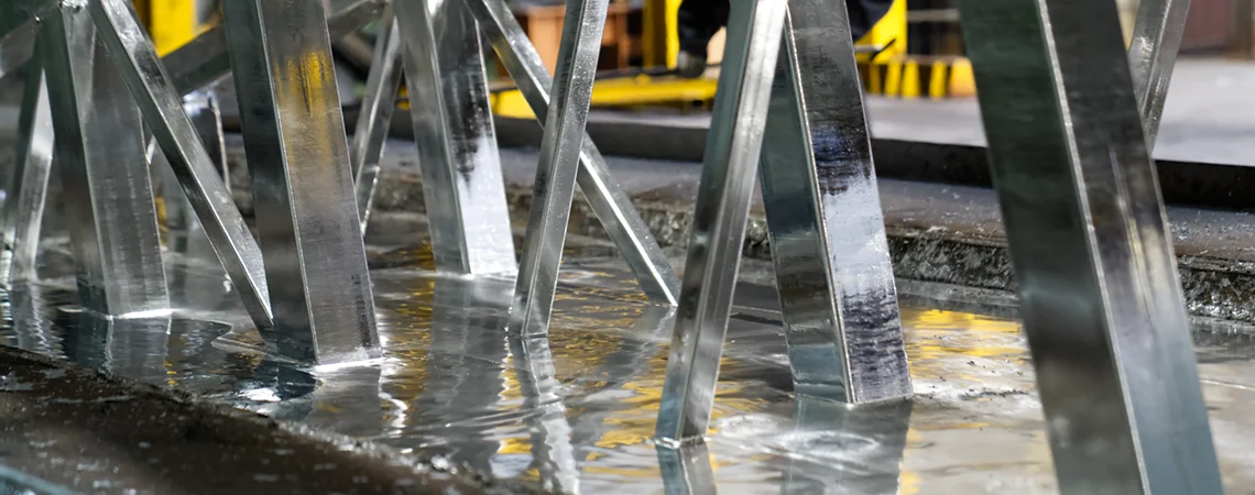 Hot-dip galvanizing process – withdrawing the steel structure, now coated with zinc, from the zinc bath.